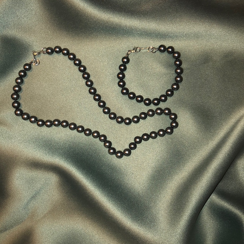 GREY PEARL NECKLACE AND BRACELET